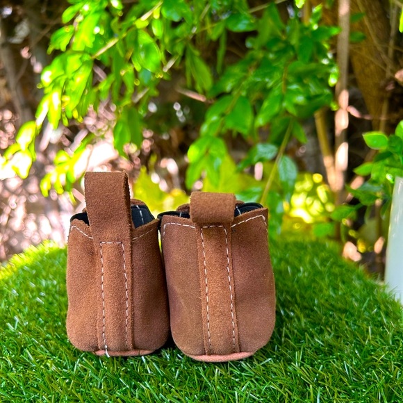 - NEW | Freshly Picked Baby/Toddler Suede
Chelsea Boots size 4 - Picture 9 of 11